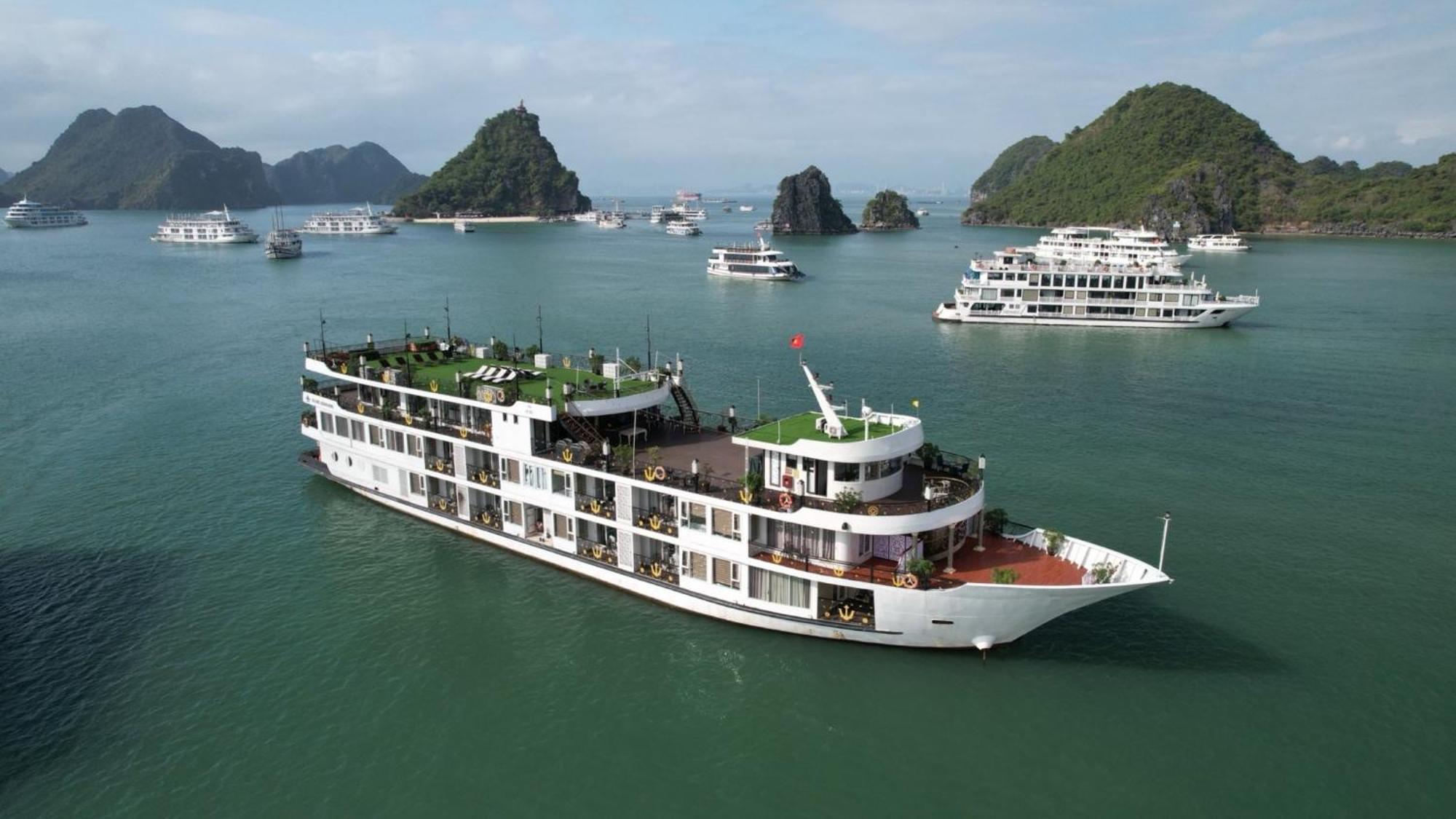 Halong Aquamarine Royal Cruise Hotel Ха Лонг Екстериор снимка